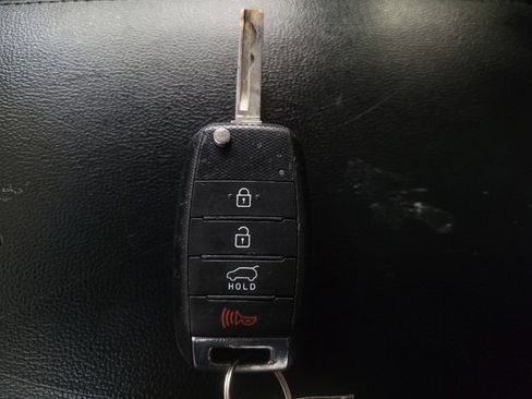 Used 2019 Kia Sorento FWD V6 image 32