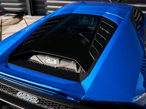 Used 2020 Lamborghini Huracan EVO image 22
