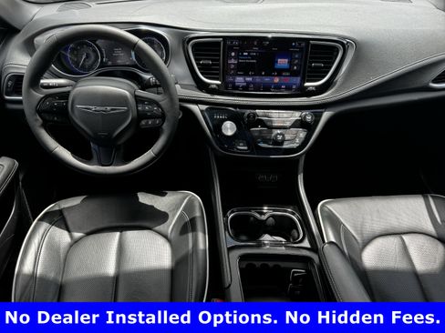 Used 2025 Chrysler Pacifica Limited FWD image 13