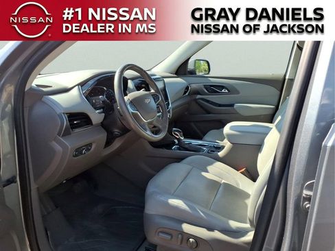 Used 2021 Chevrolet Traverse Premier FWD image 24