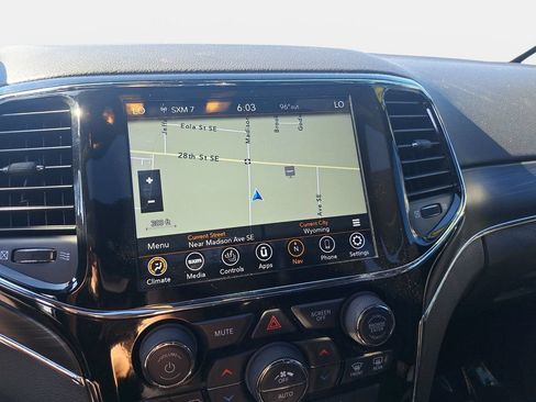 Used 2020 Jeep Grand Cherokee Limited AWD/4WD image 25