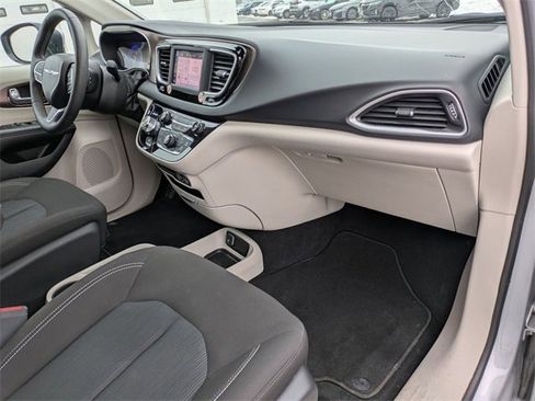 Used 2023 Chrysler Voyager LX image 24