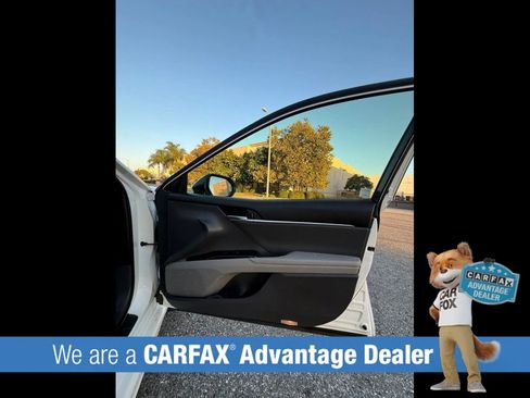 Used 2018 Toyota Camry SE w/ Moonroof Package FWD image 22