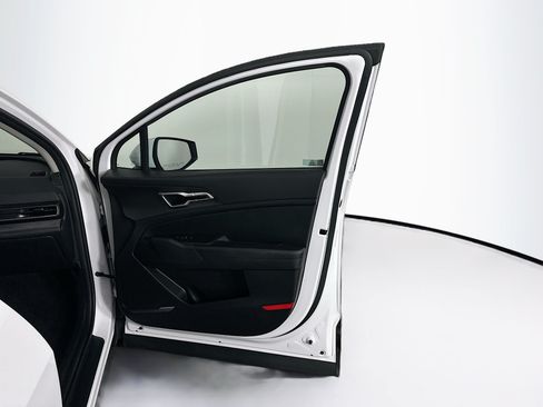 Used 2025 Kia Sportage LX FWD image 29