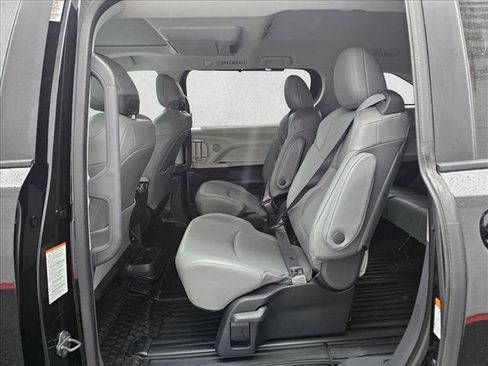 Used 2023 Toyota Sienna XLE image 15