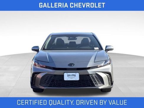 Used 2025 Toyota Camry SE FWD image 3