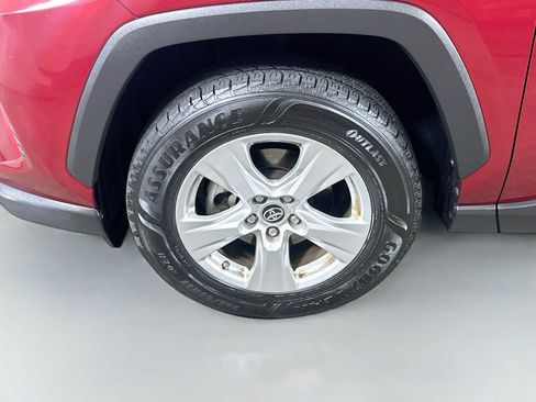Used 2019 Toyota RAV4 XLE w/ Convenience Package FWD image 8