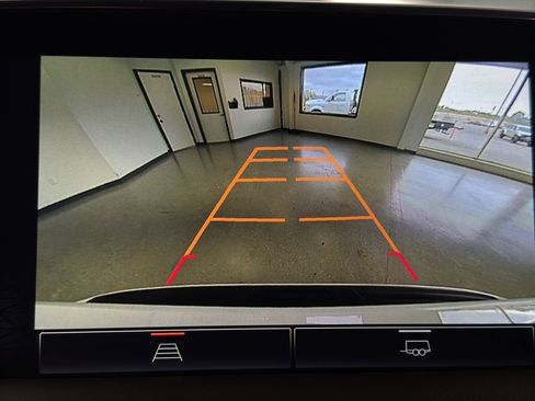 Used 2023 GMC Yukon XL SLT image 27