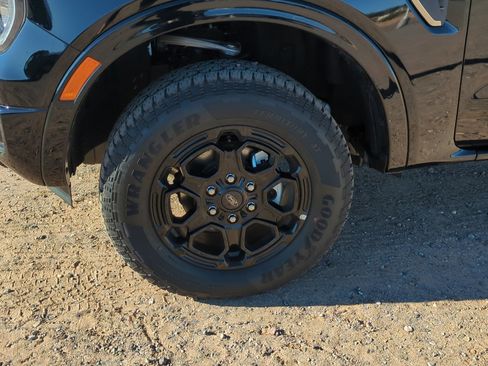 Used 2025 Ford Ranger Lariat w/ Black Appearance Package image 11