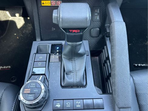 Used 2024 Toyota Tacoma TRD Off-Road w/ TRD Off Road Premium Package AWD/4WD image 18