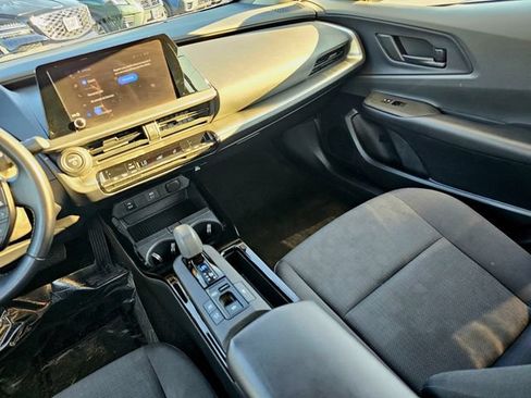 Used 2023 Toyota Prius LE FWD image 34