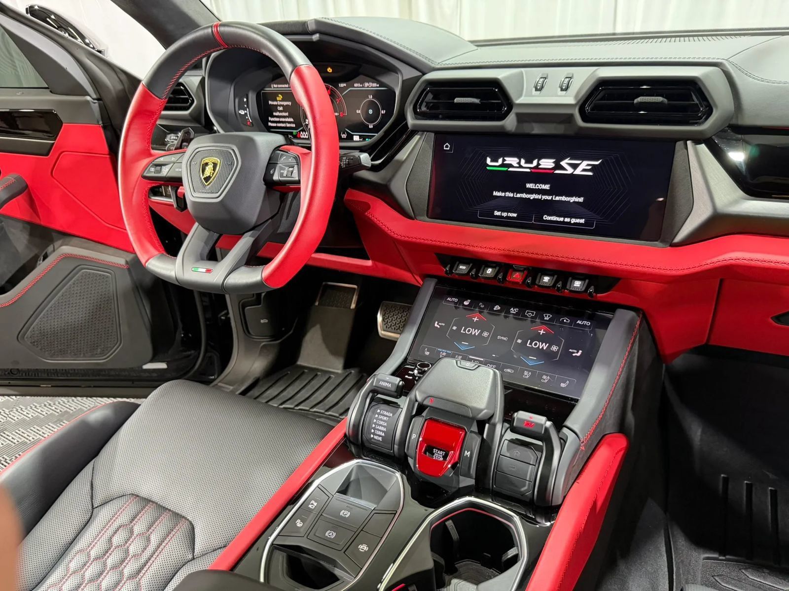 Used 2025 Lamborghini Urus SE AWD/4WD image 29