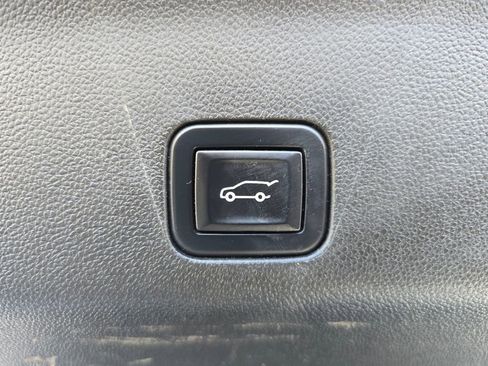 Used 2022 Chevrolet Tahoe RST w/ Luxury Package image 33