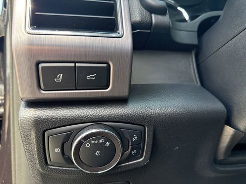 Used 2019 Ford Expedition Platinum image 19