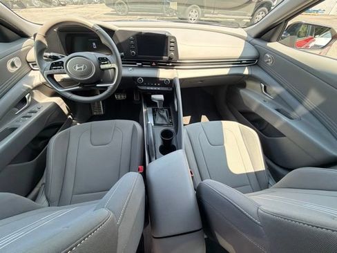 Used 2025 Hyundai Elantra Sport FWD image 15