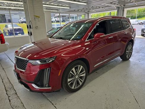 Used 2020 Cadillac XT6 Premium Luxury AWD/4WD image 2