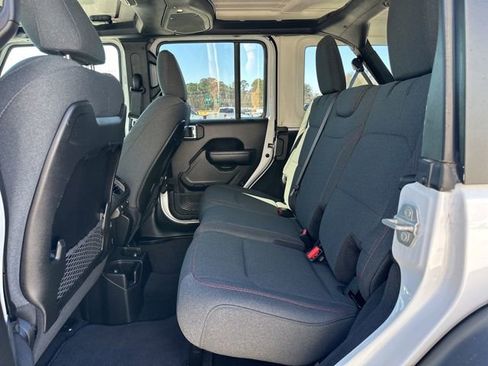 Certified 2025 Jeep Wrangler Unlimited Rubicon image 27