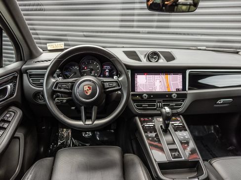 Certified 2023 Porsche Macan AWD/4WD image 11