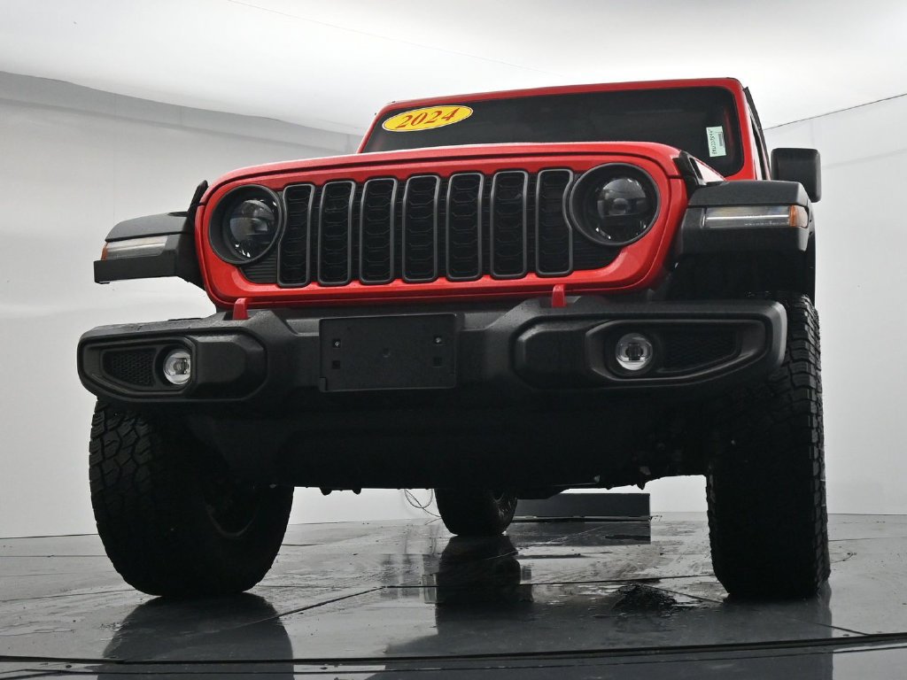Used 2024 Jeep Wrangler Unlimited Rubicon AWD/4WD image 34