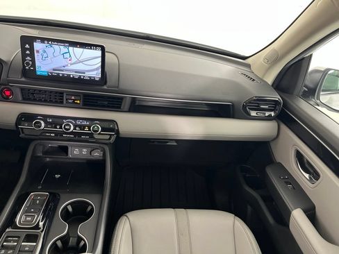 Certified 2025 Honda Pilot Touring image 20