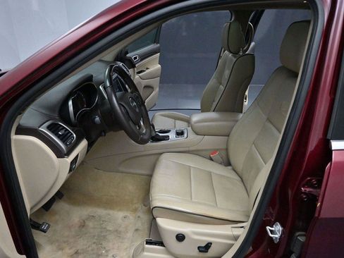 Used 2018 Jeep Grand Cherokee Overland AWD/4WD image 11