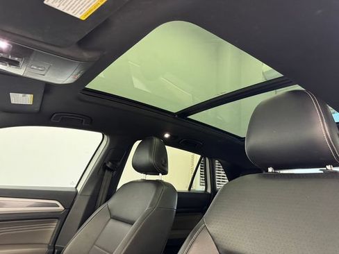 Used 2021 Volkswagen Atlas Cross Sport SEL R-Line FWD image 5
