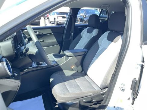Used 2024 Chevrolet Trax LS w/ LS Convenience Package FWD image 17