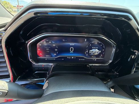 Used 2023 Chevrolet Silverado 1500 LT AWD/4WD image 9