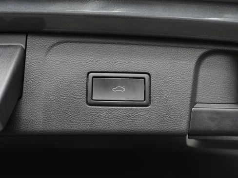 Used 2024 Volkswagen Atlas SE image 18