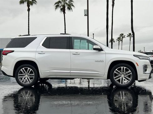 Used 2022 Chevrolet Traverse High Country image 3