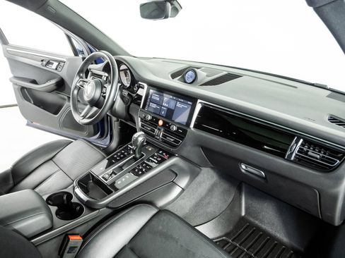 Certified 2023 Porsche Macan AWD/4WD image 24