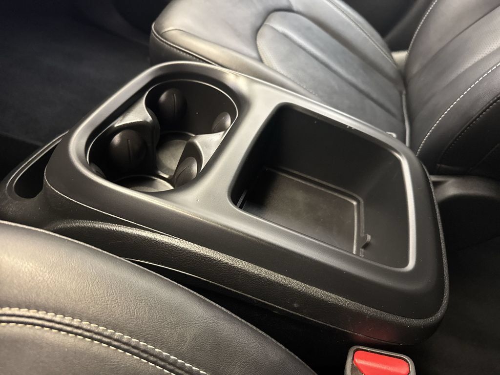 Used 2025 Chrysler Pacifica Select FWD image 20