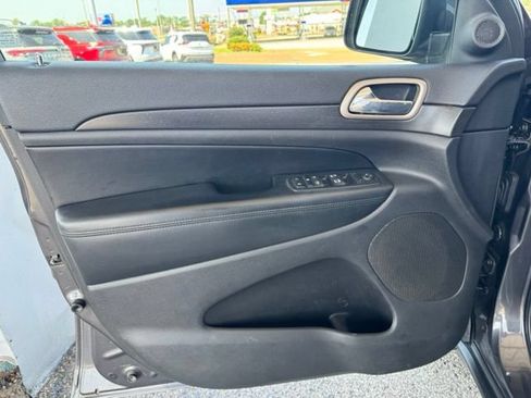 Used 2016 Jeep Grand Cherokee Laredo w/ Quick Order Package 23E AWD/4WD image 15