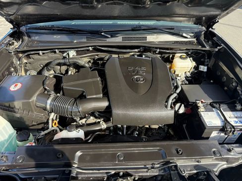 Used 2019 Toyota Tacoma TRD Off-Road image 33