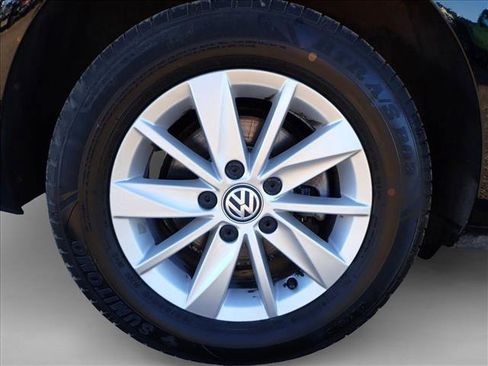 Used 2016 Volkswagen Golf S image 7