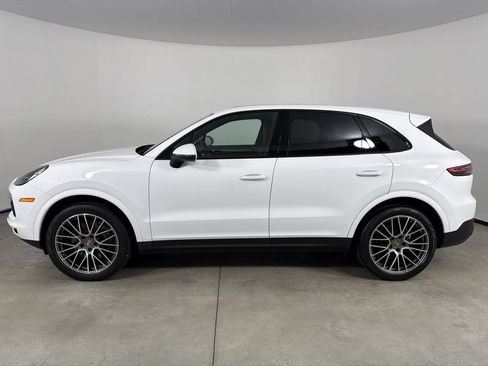 Certified 2023 Porsche Cayenne Platinum Edition AWD/4WD image 2