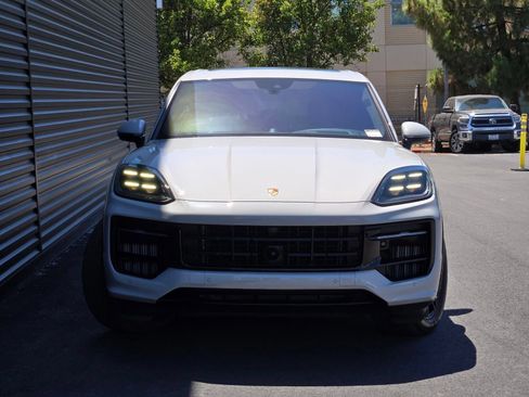 Certified 2026 Porsche Cayenne GTS AWD/4WD image 11