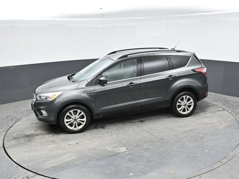 Used 2017 Ford Escape SE w/ Equipment Group 201A AWD/4WD image 14