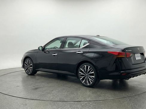 Used 2025 Nissan Altima 2.5 SV image 6