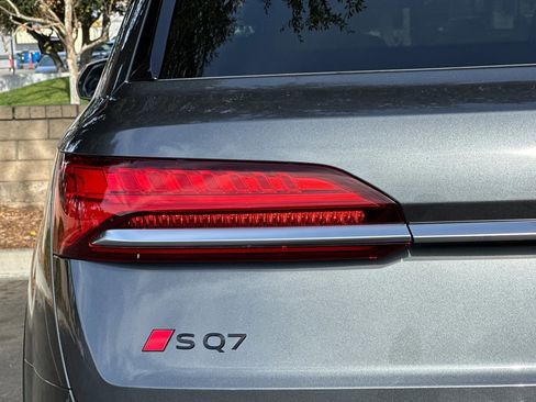 New 2025 Audi SQ7 Premium Plus image 25