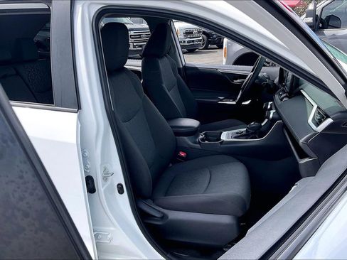 Used 2021 Toyota RAV4 XLE w/ Carpet Mat Package (TMS) image 6
