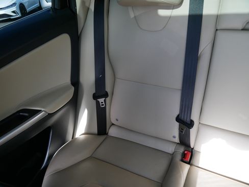 Used 2017 Volvo XC60 T6 Dynamic w/ Preferred Option Package image 12