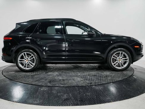 Used 2023 Porsche Cayenne w/ Premium Package image 5