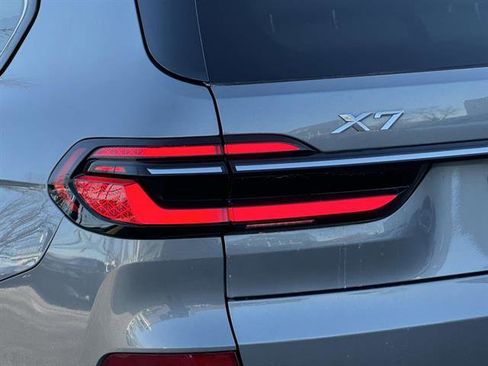 Used 2023 BMW X7 xDrive40i w/ M Sport Package image 9