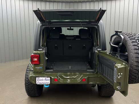 Used 2023 Jeep Wrangler Unlimited Sahara w/ Cold Weather Group AWD/4WD image 18