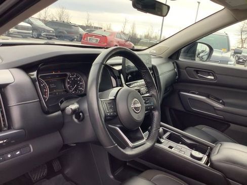 Used 2024 Nissan Pathfinder SL w/ SL Premium Package image 15