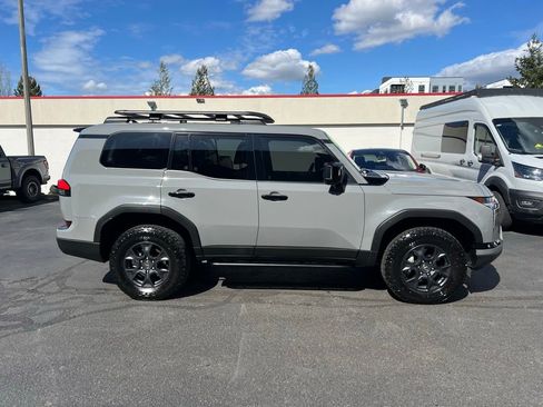 Used 2024 Lexus GX 550 AWD/4WD image 6