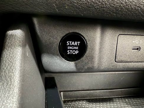 Used 2025 Nissan Rogue SV image 39