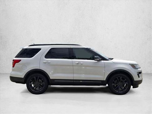 Used 2019 Ford Explorer XLT w/ Equipment Group 202A FWD image 4