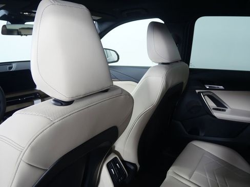 Used 2025 BMW X1 xDrive28i image 15